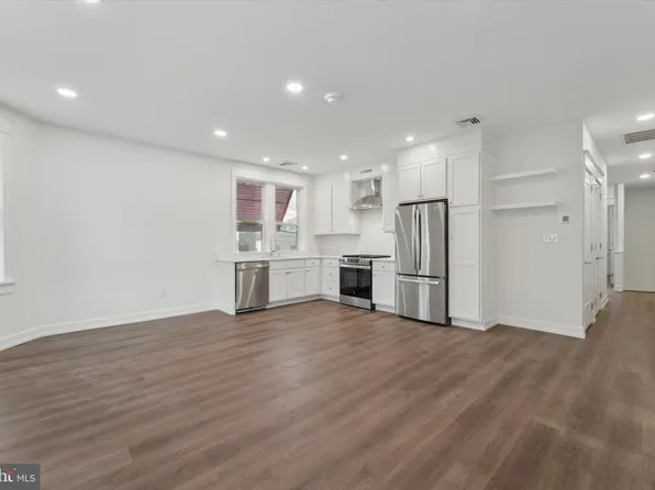 1049 W Lancaster Ave, Bryn Mawr, PA 19010