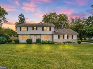 20 Fox Run Dr, York, PA 17403