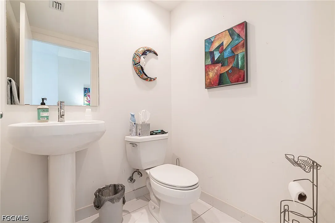 3 bed, 2.5 bath, 1854 sqft, $4,000 — Photo 4