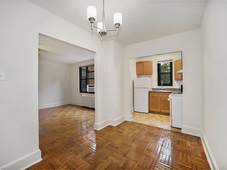 Rock Creek Gardens Apartments — Photo 14