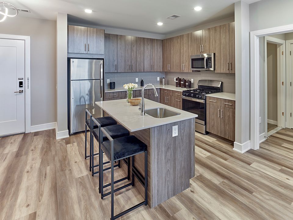1st image of 155 Goldsborough Dr #By1-237