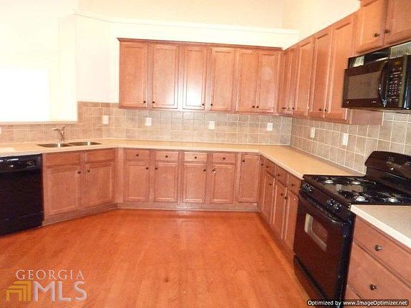 3rd image of 308 Gladstone Dr