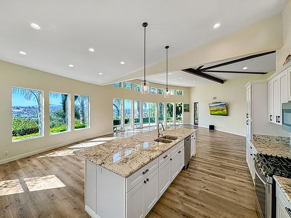 5th image of 632 Oakwood Creek Gln