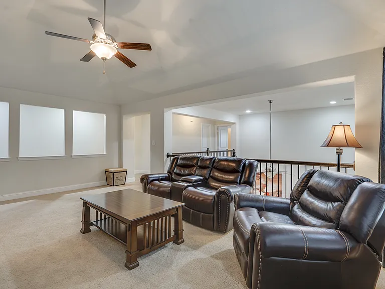 625 Surrey Ln — Photo 22