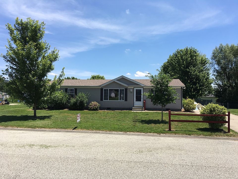 2nd image of 1081 Mockingbird Ln