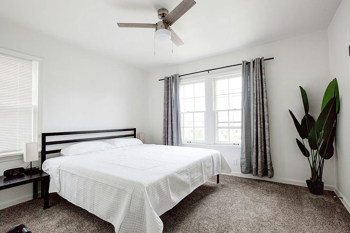 Building Photo - 13660 Cedar Rd #2