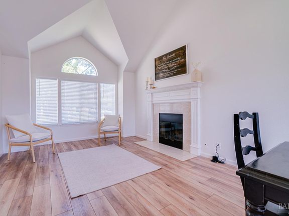 3rd image of 105 Creek Way