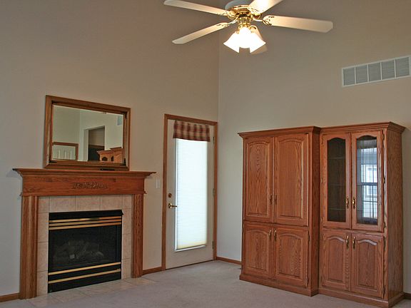 Living Rm w/Gas Fireplace