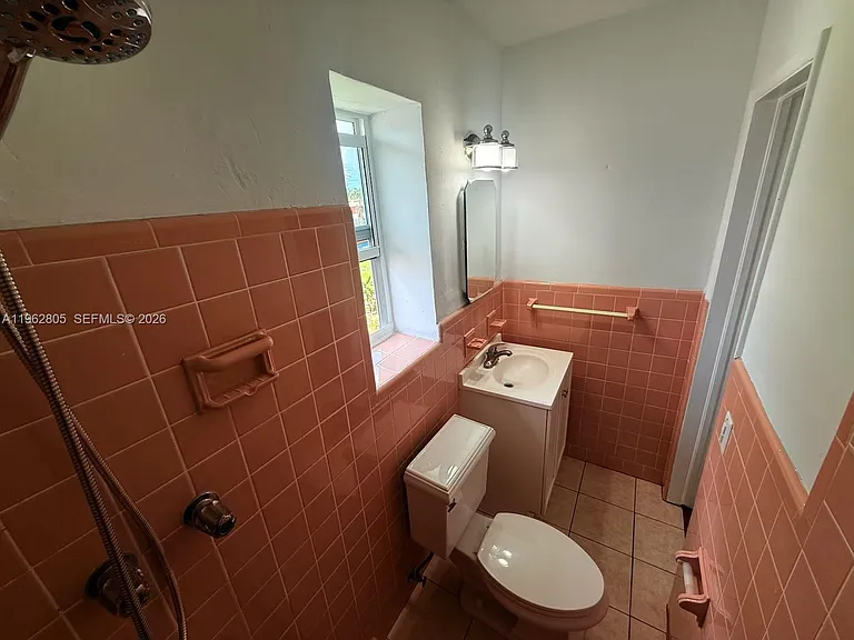 1260 NE 200th Ter — Photo 37