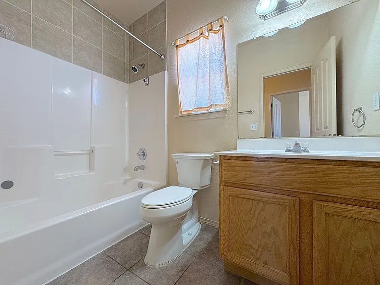 10421 Silvercloud Dr — Photo 18