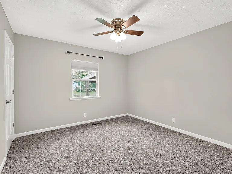 2504 Angelyn Dr — Photo 22