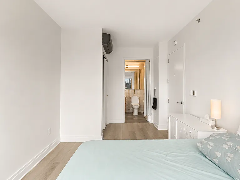 10-25 Jackson Ave #7G — Photo 7