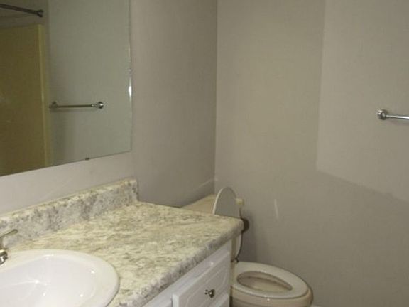 5th image of 2772 Glen Eden Dr
