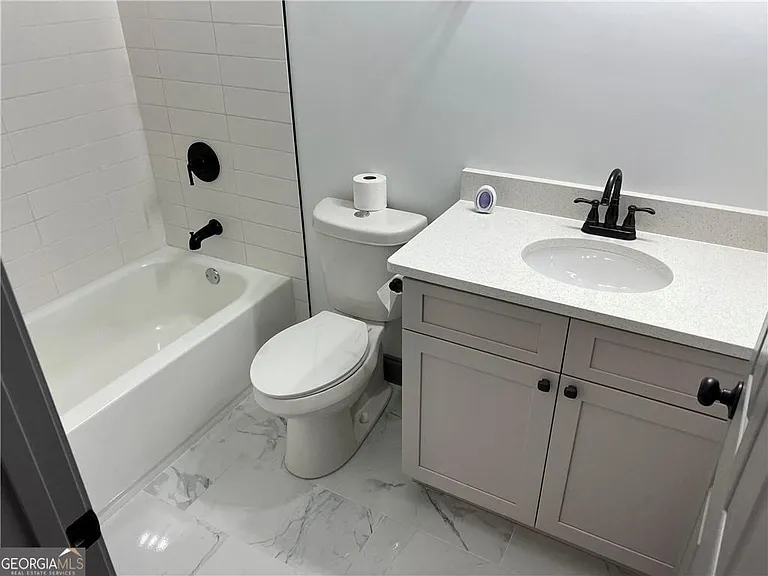 221 Stafford St NW — Photo 9
