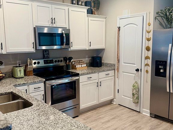 4th image of 36 Catalina Cir