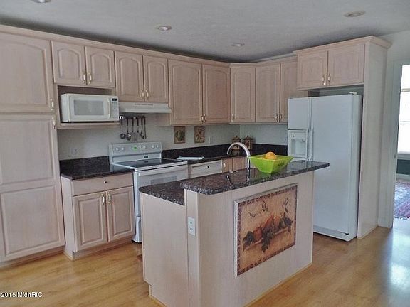 5th image of 17156 Sierra Dr