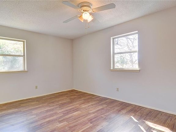 4th image of 6605 Woodway Dr