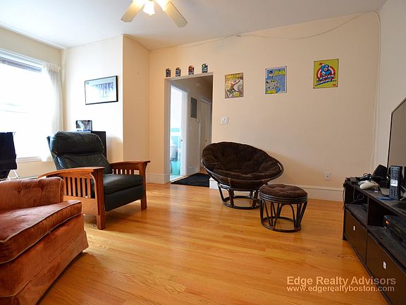3rd image of 589 Washington St #1O