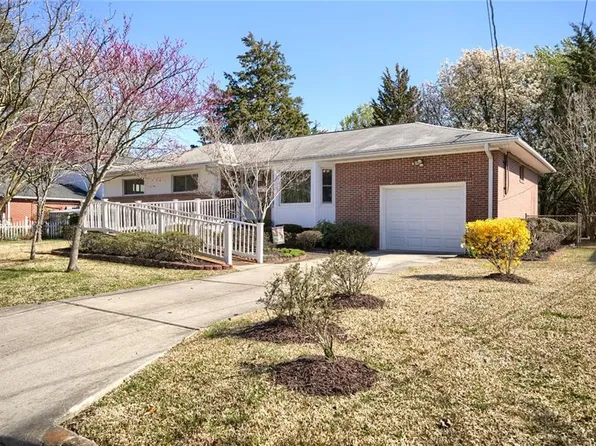 69 Rexford Dr, Newport News, VA 23608