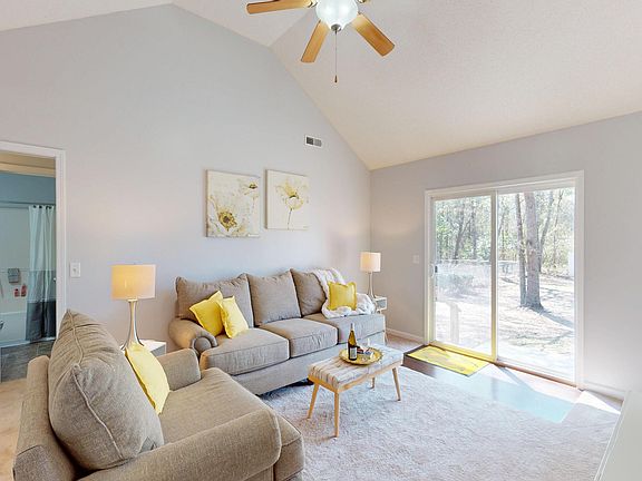 3rd image of 1342 Glastonbury Rd