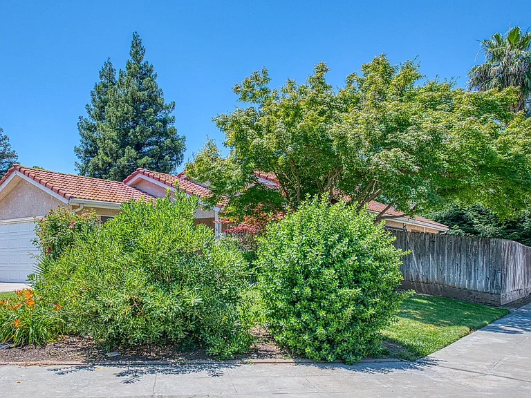 6053 N Mitre Ave — Photo 43