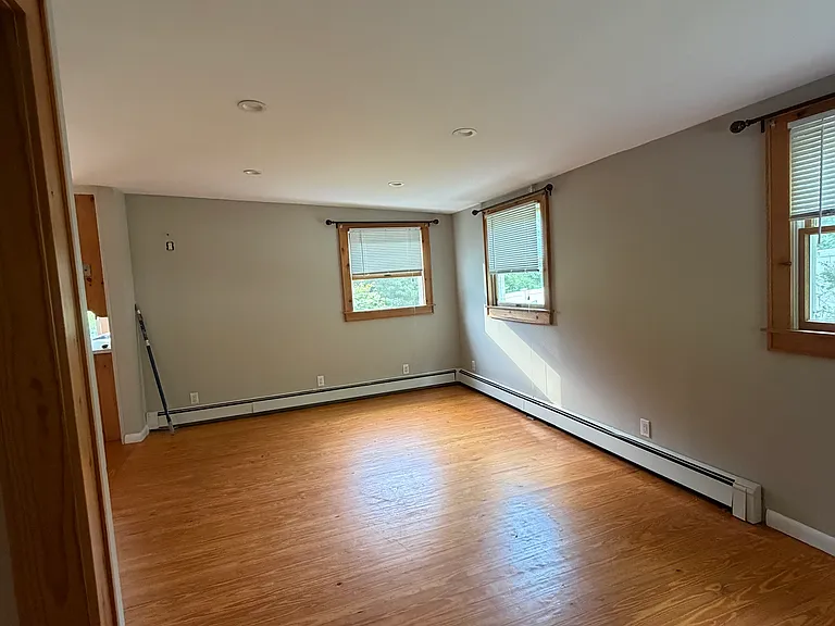 8 Nashua Rd — Photo 4
