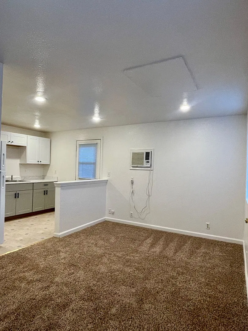 1864 Cascade Boulevard — Photo 2