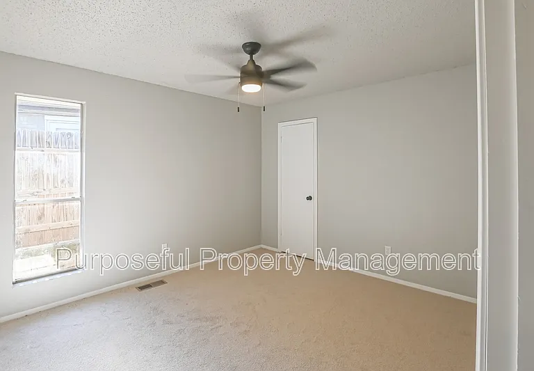 8224 NW 87th St — Photo 23