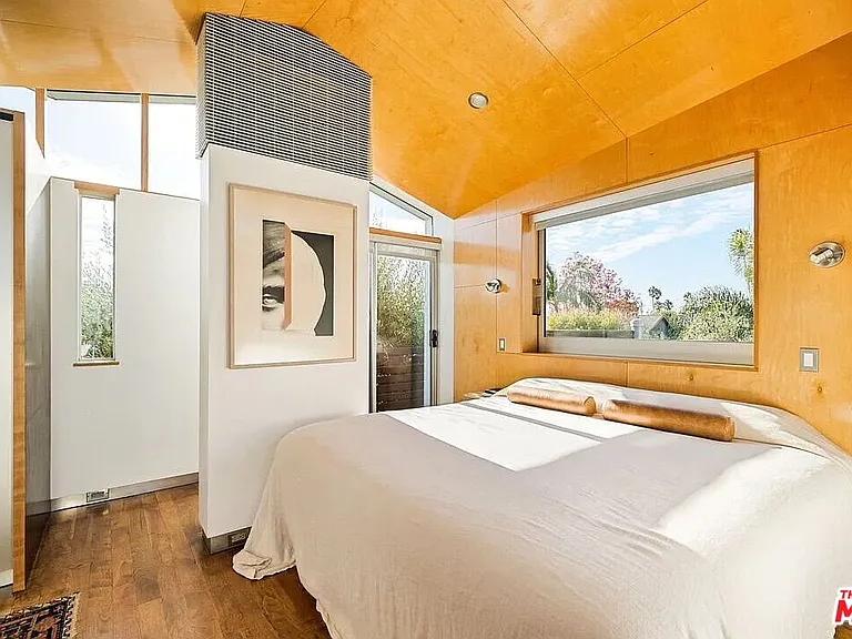 724 Superba Ave — Photo 14