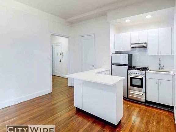 2nd image of 140 E 46th St APT 3F