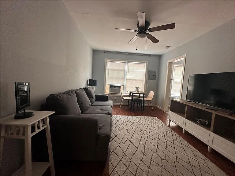 4302 Polkunit 8 — Photo 1