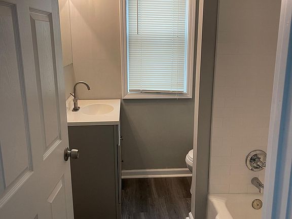 3rd image of 285 Parkdale Ave