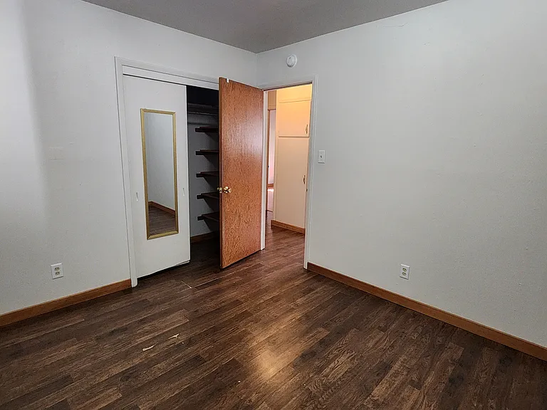 1805 NE Valley Rd — Photo 7