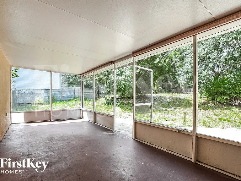 1564 Deerfield Ave — Photo 9