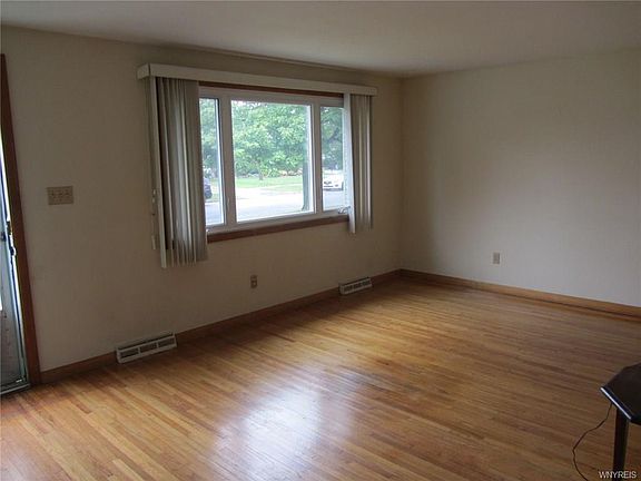 4th image of 155 Temple Dr