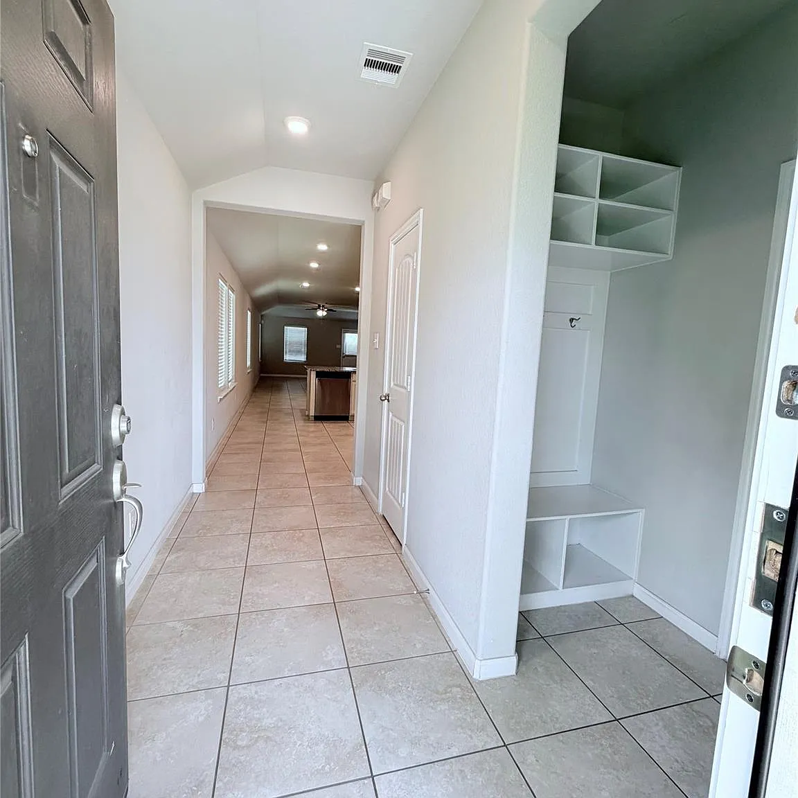 3 bed, 2.0 bath, 1648 sqft, $2,200 — Photo 2