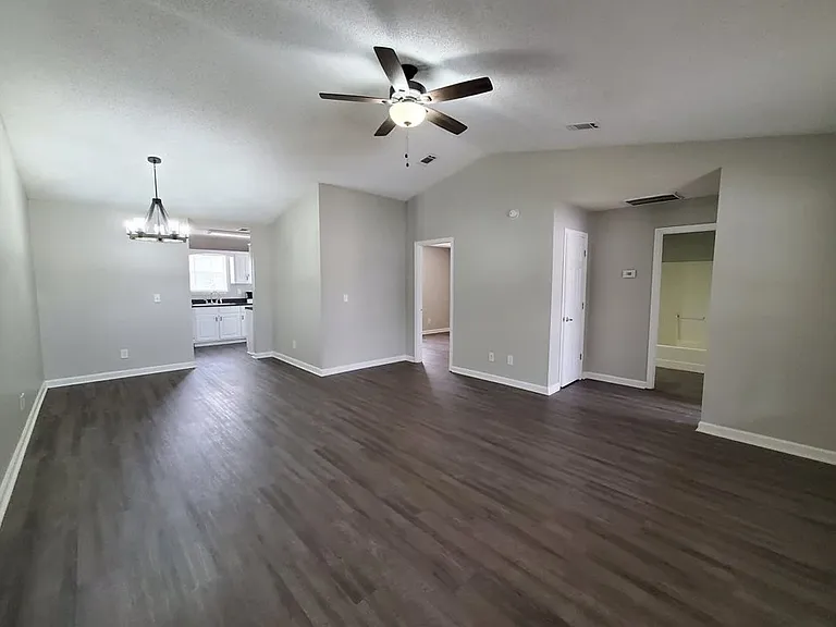 Holly Cove Apartments — Photo 38