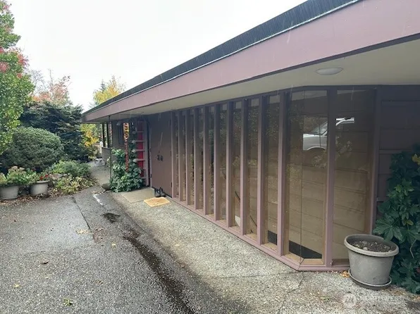 12586 72nd Avenue S, Seattle, WA 98178