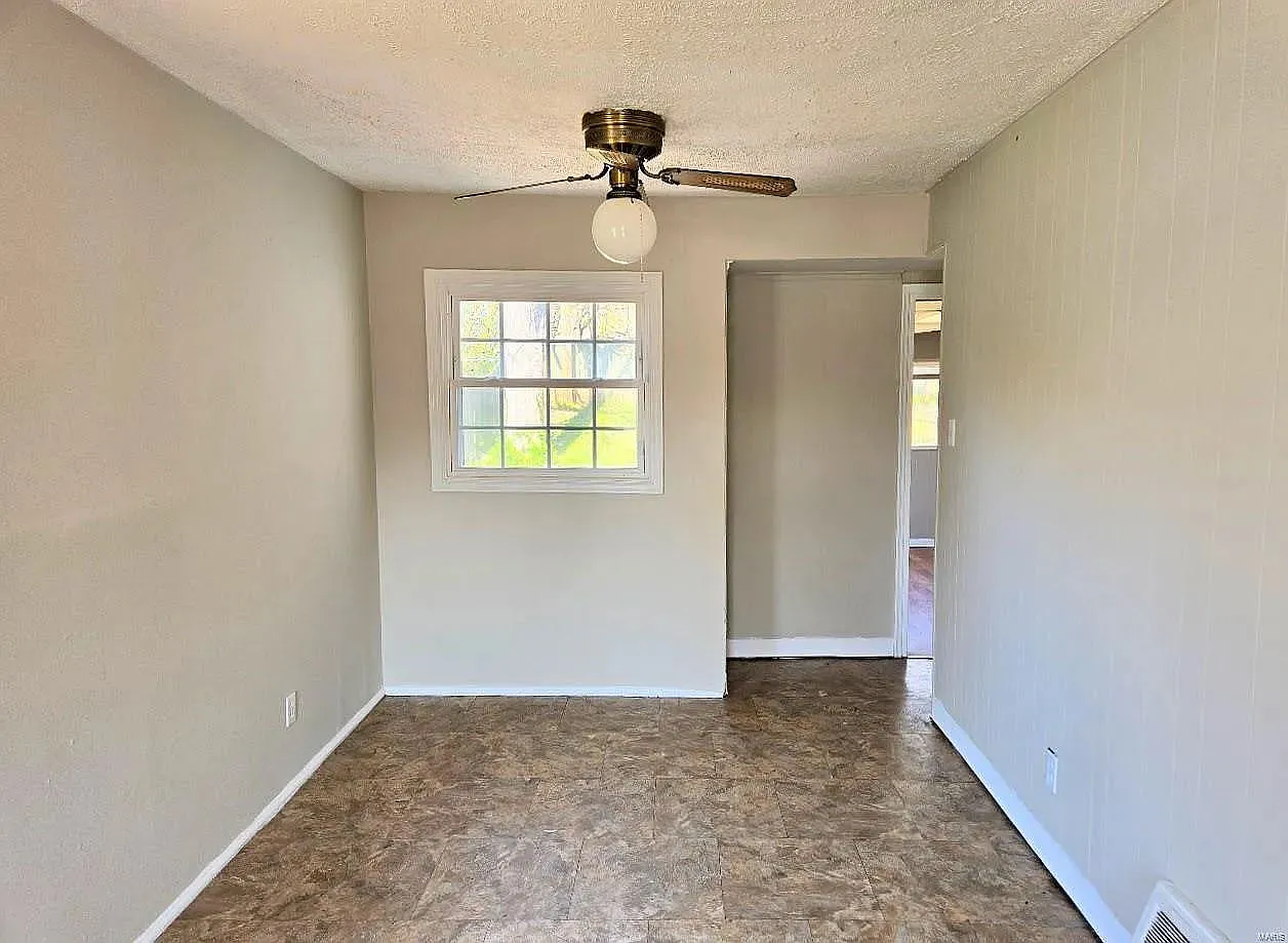 3 bed, 1.0 bath, $1,450 — Photo 3