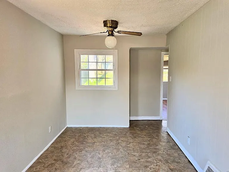 141 Cameron Rd — Photo 3