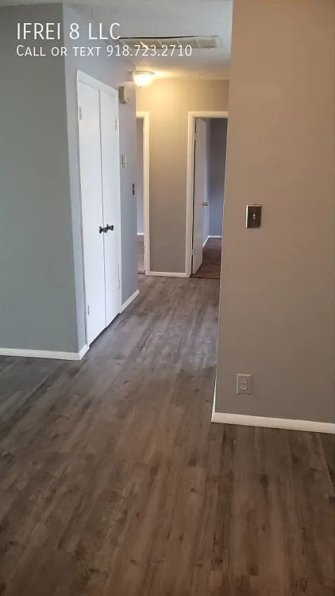 2 bedroom 1 bath first level side by side duplex with single car garage — Photo 4