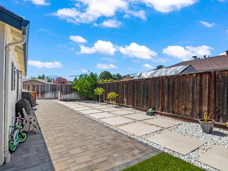 2211 Fountain Oaks Dr — Photo 29