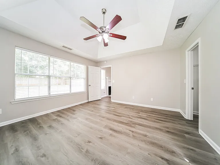 210 Coldsprings Ct — Photo 9