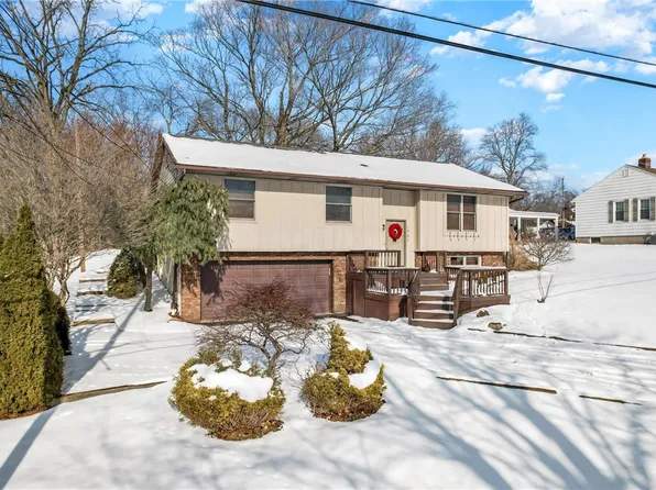 1945 Parkview Blvd, Hermitage, PA 16148