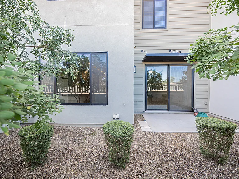 142 E Hearne Way — Photo 30