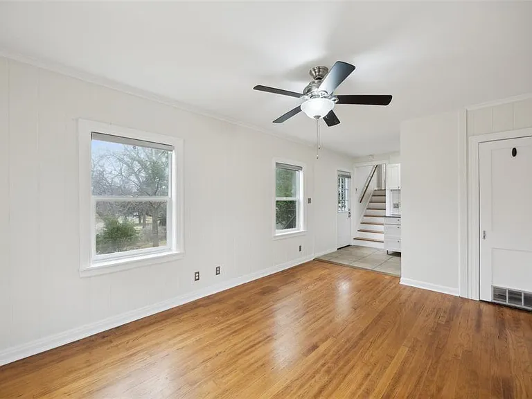 1134 Woodlawn Ave #A — Photo 2