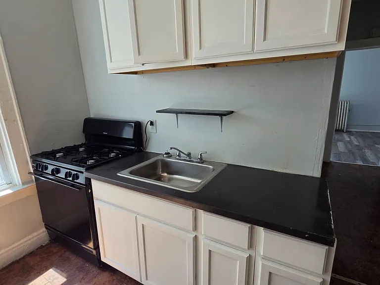439 Springdale Ave #1L — Photo 2