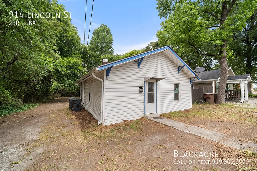 Cute 2 Bedroom bungalow — Photo 1