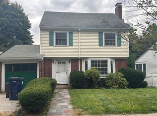 72 Redlands Rd, West Roxbury, MA 02132