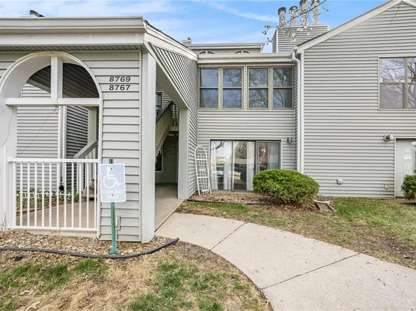 8769 W 106th Ter, Overland Park, KS 66212